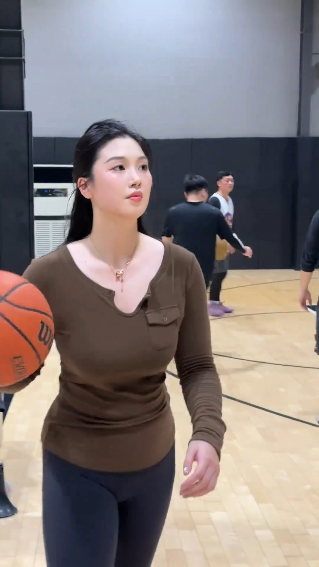 大学篮球运动员如何应对常见的伤病并进行有效治疗?_1